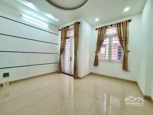 cho thuê nhà nguyên căn hẻm betong 4m , 2 lầu , 3pn