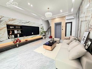 trung tâm ba đình - nhà đẹp đón tết - 40m2 x 7 tầng thang máy - ngõ thông - chỉ 13.5 tỷ