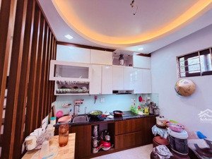 bán nhà phố trạm,lb phân khúc cực hiếm 32m 5tầng mặt tiền hơn 4m, ngõ to rộng giá nhỉnh 7tỷ