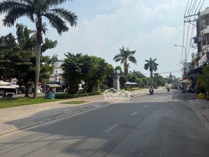 chế lan viên ,dt 4*15 , 2 tầng xe hơi đậu nhà ,hẻm thông thoáng ,nội thất xịn xò ,chỉ nhỉnh 5 tỷ