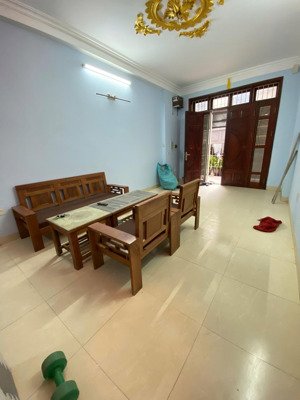 chủ cần tiền bán gấp nhà ngọc thuỵ,dân xây giá đầu tư 38m 5tầng chỉ 7ty2.hàng xóm khai sơn hill