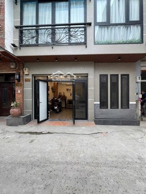 tô hiến thành 1t 3l quận 10 xe hơi tránh nhau.