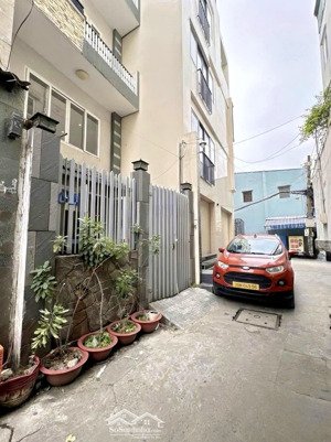 ngay đh văn lang - hẻm xe hơi đậu cửa - sát mặt tiền dương quảng hàm - 5 tầng - 5pn - hơn 7tỷ