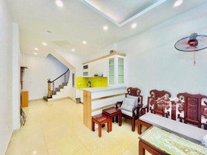 bán nhà trung tâm quận đống đa 45m x 5 tầng ngõ thông 8 tỷ