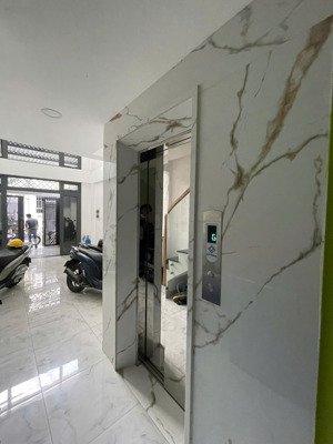 siêu vị trí-hxh sát công viên tầm vu khu - d ,q,bt -dt: 3,8 x 18 m -6 tầng thang máy - chỉ 11,75 tỷ