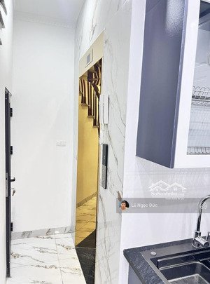 giá tốt nhất thời điểm hiện tại - nhà 10 tỷ - có thang máy - ngõ thông ba gác đua gần phố.