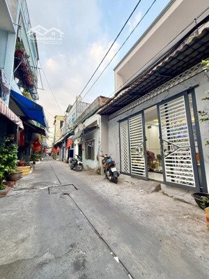 gấp bán giảm sâu 600tr nhà mới đẹp 62m2nhỉnh 5tỷ2tầng btct hxh ngay chợ giáp tân phú