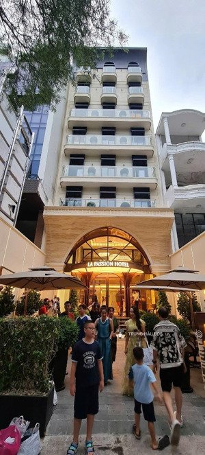 bán khách sạn 3 sao mt nam kỳ khởi nghĩa q.3 - dt 9 x 40m - hầm - 10 tầng - hđt 900 triệu - 280 tỷ