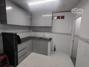 chỉ 1,5 tỷ nhà 4pn, trung tâm q.7, p.bình thuận hiếm khó tìm