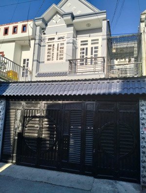 bán gấp nhà trệt 1 lầu 6x14m ở đường bùi thị lùng, gần chợ hóc môn