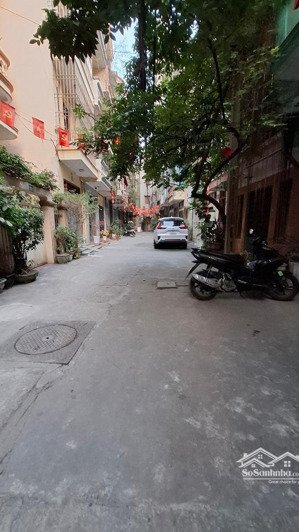 mặt ngõ thông kd, nhà đẹp dân xây full nt, thoáng sáng gần phố. dt 37m 5t mt 5m giá 10,7 tỷ có tl