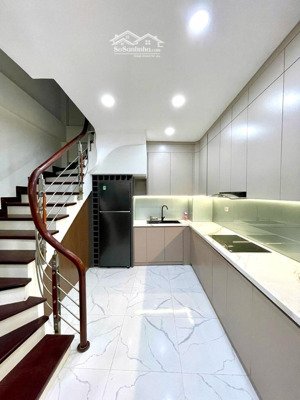 lô góc 2 thoáng mặt ngõ thông 20m ra phố oto tránh,nt hiện đại, ở ngay. dt 35m 5t mt3,7m giá9,7 tỷ