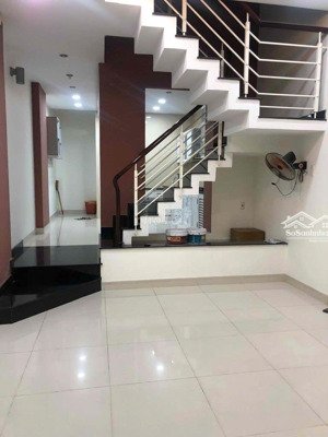 cho thuê nhà nc 1/ đỗ công tường, tân phú. đúc 3 tấm, 3pn, giá 13tr tháng.