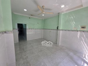 nhà nguyên căn hẻm 5m thông tứ tung. khu chợ hoa hồ thị kỷ.