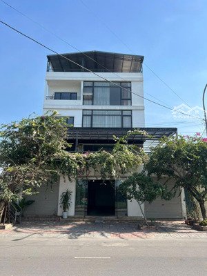 chính chủ cần tiền bán gấp nhà kđt cao xanh - hà khánh a, đối diện sân bóng thẩm gia