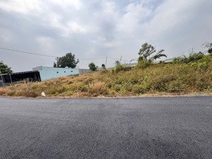 chính chủ gửi bán lô góc 2 mặt tiền đường nhựa đá bạc giá rẻ! 