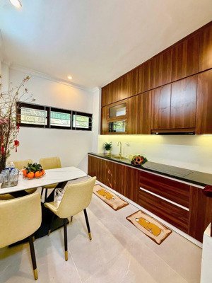 bán nhà thịnh liệt ô tô trong nhà ngõ nông ngay quận uỷ 35m 5 tầng giá nhỉnh 10 tỷ