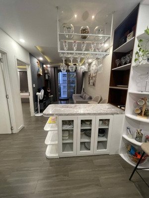 cần cho thuê gấp căn hộ h3 hoàng diệu q4. dt: 75m2, 2pn, 1wc. giá 16tr/th. lh: 