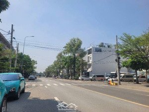 mặt tiền kd vip khu tên lửa 4 tầng (5x20m) 6pn đường 30m có chờ thang máy giá: 23.2 tỷ