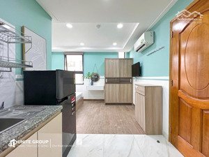 căn hộ dịch vụ full nội thất - cửa sổ cự thoáng tại trung tâm quận 10