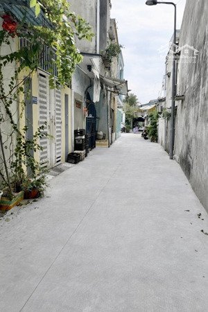 bán nhà cũ tiện xây mới - gần chợ bùi minh trực - 70m2 shr không qh - cách hẻm xe hơi 30m