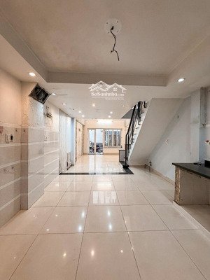 hẻm xe hơi dương quảng hàm p5 gv 4m x 14m x 5 tầng btct hoàn công đủ sổ mới 2025 7.85 tỷ