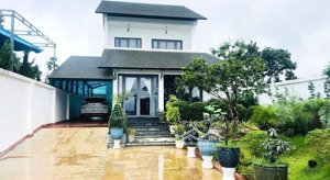 nhà sân vườn view đồi thoáng mát 1 trệt 1 lầu + nhà gỗ view cao tốc thích hợp định cư lâu dài