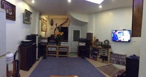 chính chủ nhà 5 tầng 30m trần khát chân hai bà trưng