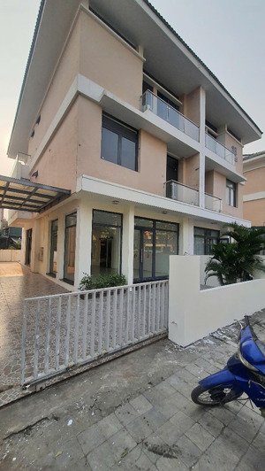 cho thuê biệt thự an phú shop villa, dương nội 180m2, 3 tầng 1 tum, mt 9m, full đh, nl, giá 35tr