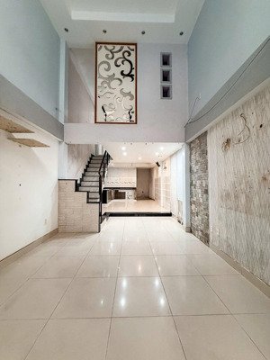 dương quảng hàm hẻm xe hơi - đh văn lang - 5 tầng - hơn 7 tỷ