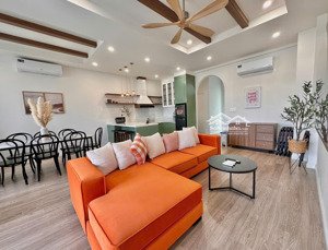 bán nhà phố tặng nội thất cấp - giá bán 3.9 tỷ - chìa khoá trao tay - xách vali vào ở ngay