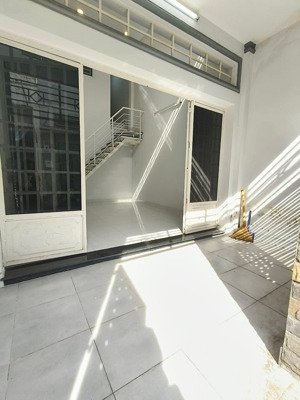 diện tích khủng: 58m ngang 4m, nở hậu 4.2m, dài 14.3m, không gian cực thoáng, phong thủy rất tố