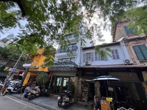 siêu phẩm khách sạn phố cổ 160m2 - 8t - 30 phòng thiết kế indochina kd dòng tiền 8tỷ/n giá: 215 tỷ