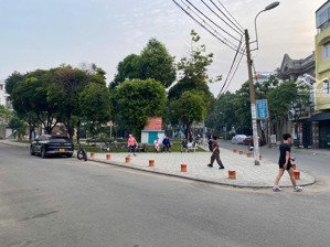 siêu sản phẩm có 102 tại nguyễn văn khối, p9, dt: 20x14m, kết cấu: 1 trệt 3 lầu, giá chỉ 14.5 tỷ