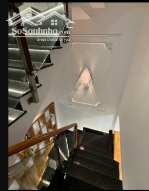 nhà sổ đỏ xây mới 100% diện tích (4.1x13,57m) 55.6m2 xây full đất. 1 trệt 1 lửng 3 lầu + 1 tum