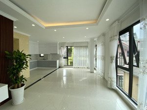 hiếm! nhà cực đẹp 43m2x7t thang máy. ngõ thông, ôtô vào nhà, phố lạc long quân, phú thượng, tây hồ