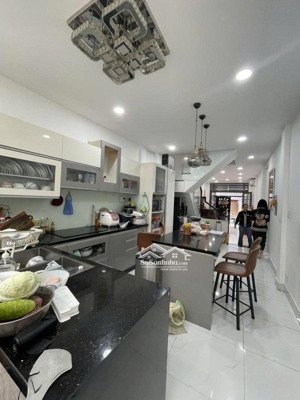 ngộp tiền bán trong tết giảm giá 200tr căn lý chính thắng giá 4 tỷ đường 5m shr hd thuê 20triệu/thg