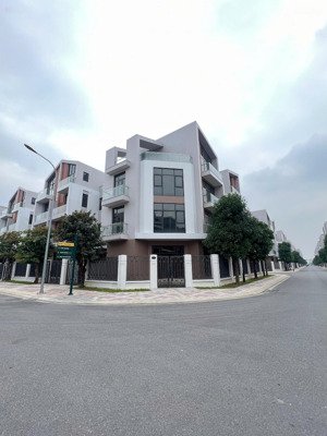 căn đơn lập góc vin 3 diện tích 182,5m2 giá chỉ 26,6 tỷ sổ lâu dài ngay công viên nước