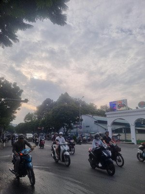 bán đất trống ngay đầm sen- sát q 11- hẻm xe hơi- 1 sẹc- 53 m2