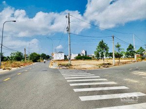 ccg gửi bán nhanh lô góc 2 mặt tiền ngay tt long điền, br - vt cách biển long hải 15 phút di chuyển