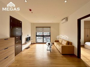 1 ngủ 1 khách - cách mặt tây hồ 50m, 2 phút đi bộ - nhà mới đủ đồ từ a - z, có bãi đỗ ô tô gần nhà