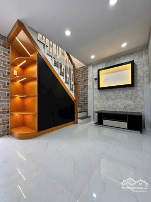 hơn 2 tỷ - tặng full nội thất - 2 tầng btct - nguyễn kiệm