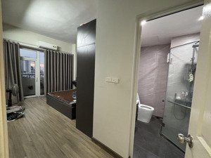 bán căn hộ góc toà n017 view vinhomes rất hiếm người bán,96.5m2 full đồ đẹp giá chỉ 6.6 tỷ