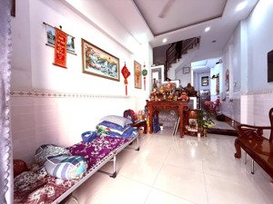 chính chủ. nhà 1 trệt 2 lầu sân thượng. hẻm 226 nguyễn văn lượng p17. gần st lotte. dt 3.5x10.66m