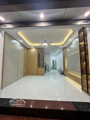 giá cắt lỗ phạm văn đồng bắc từ liêm thang máy gần ô tô full đồ 9,8 tỷ 45m 5 tầng mt4,5m