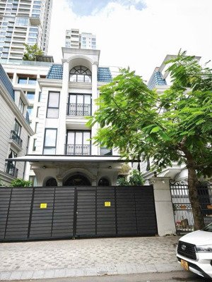 bán tòa nhà mặt tiền đường số 10, thảo điền - tp.hcm, 197.6 m2, chính chủ, uy tín