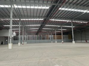 cho thuê kho tại dĩ an - bình dương. cho thuê kho 4330m2 và 560mm2 dock leveler tiêu chuẩn cao cấp