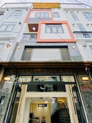 đi nước ngoài định cư cần bán gấp trần thị trọng p.15 tân bình. giá:3tỷ34. dt: 63m2, 1t1l3l. 3pn4wc