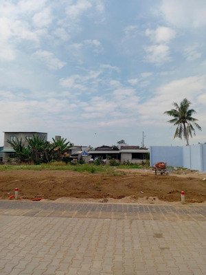 cần bán gấp lô đất thổ cư 90m2, nằm mặt tiền mai bá hương giáp tân nhựt bình chánh 5 phút di chuyển