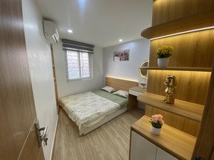 chính chủ bán chỉ 1,550 tỷ, căn 2 pn, phố thái thịnh - đống đa. căn góc thoáng sáng